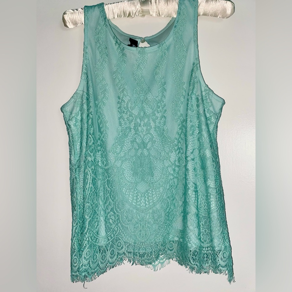 Excellent condition, light green lace tank top